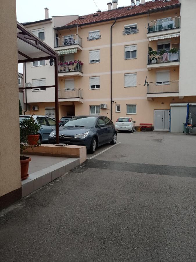 Apartman Sunflower Szávaszentdemeter Kültér fotó